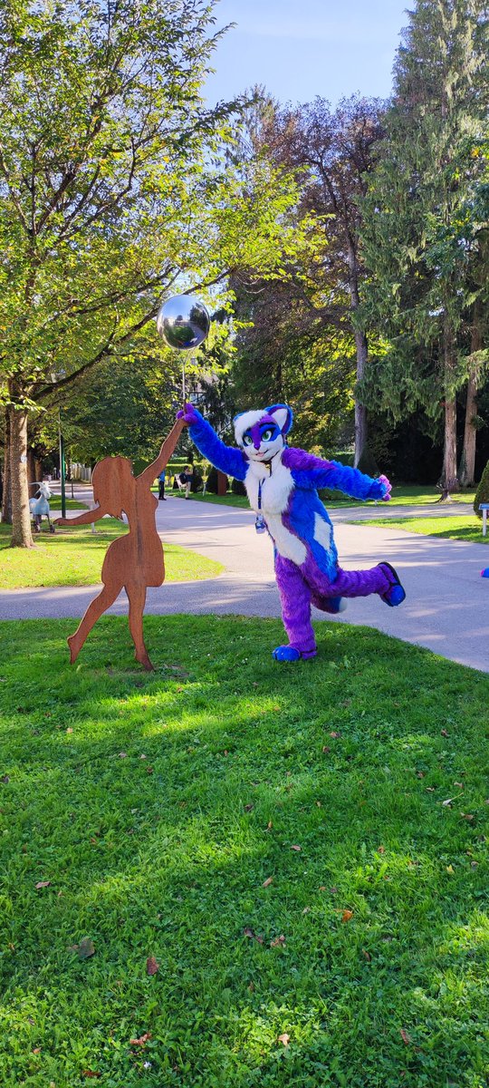 Dancing queen

#furry #fursuit #furries #furrcat