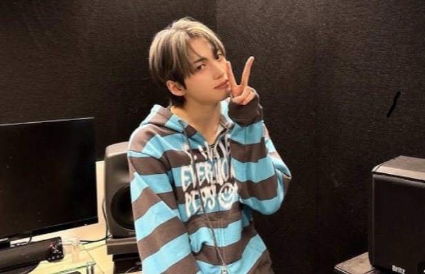 ssugong_ii's tweet image. 🎧 MINJAE’s Playlist 🎵

1. DEAN - Ctrl (feat. FKJ) 
2. The Weekend - Die For You 
3. 지코 - 걘 아니야
4. EXO- 불공평해 (Unfair) 
5 . Xydo (시도) - 가보자
6. WOODZ - Better and better 
7. 이무진 - 청춘만화
8. JUNNY (주니) - MOVIE
9. Crush - 나빠(NAPPA) 
10. 성시경 - 너의 모든…