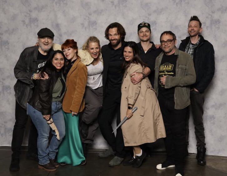 Some fans with Mark and other cast members at #MegaConOrlando!🩵