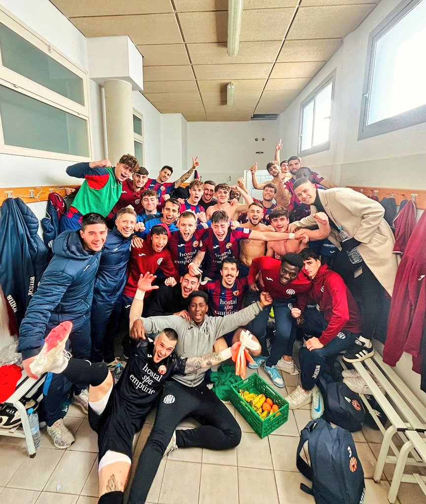 🤩💪 𝗝𝗨𝗚𝗔𝗥, 𝗣𝗔𝗧𝗜𝗥 𝗜 𝗚𝗨𝗔𝗡𝗬𝗔𝗥! 

@fclescala 2️⃣🆚️1️⃣ <a href="/cfbadalonasad/">CF Badalona SAD Oficial</a> 

📈 Aquesta victòria ens ajuda a escalar posicions i agafar una bona dinàmica que volem seguir mantenint el proper diumenge al Nou Miramar davant el @cfmontanyesa 

#fclescala #somlescala #3arfef