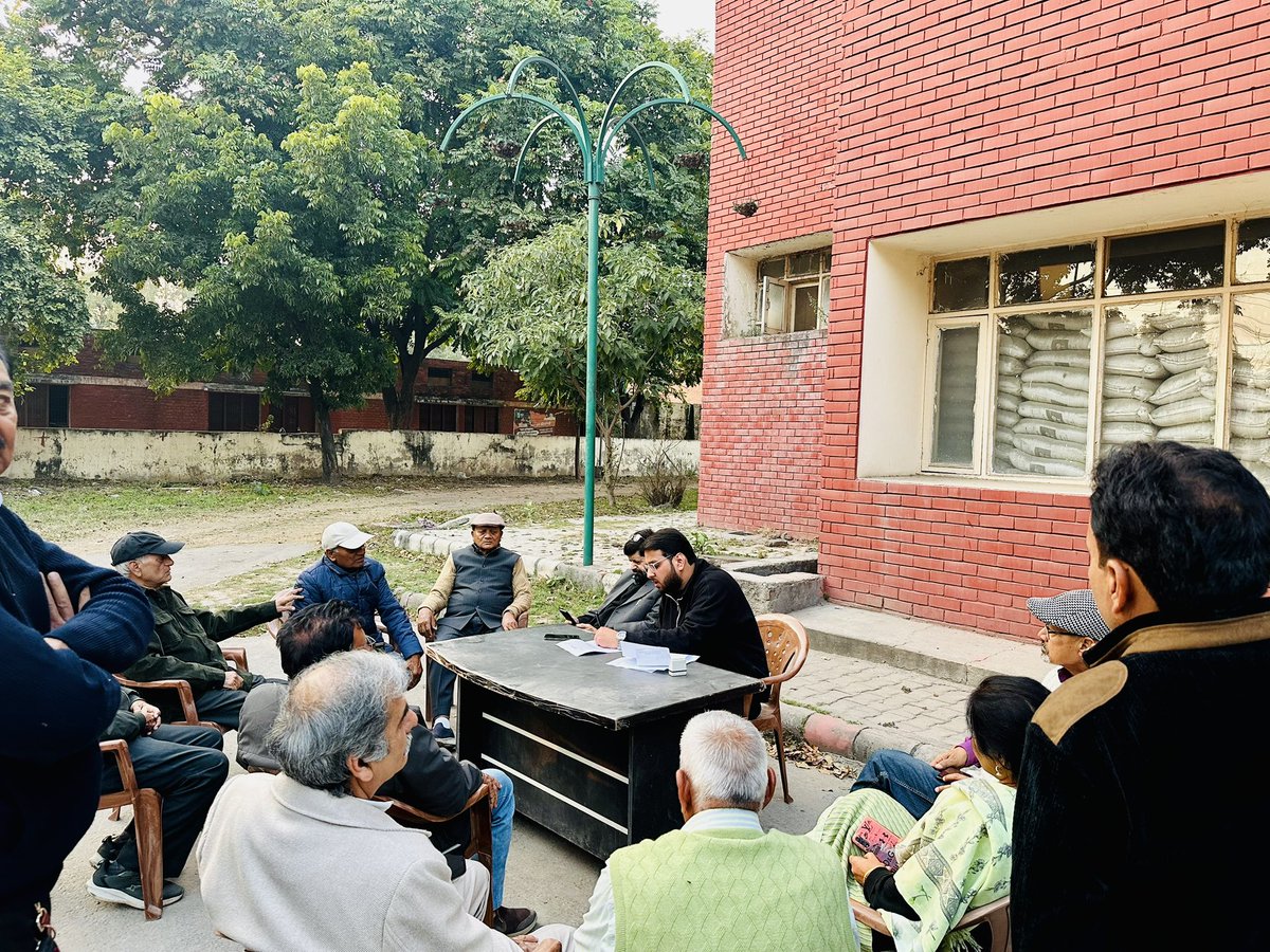 During my visit to Sector 25, Met with several ward residents, Signed important park related and personal documents. Formed a new park development committee No. 2505 in sector 25 Panchkula and met all the residents residing around the park.
