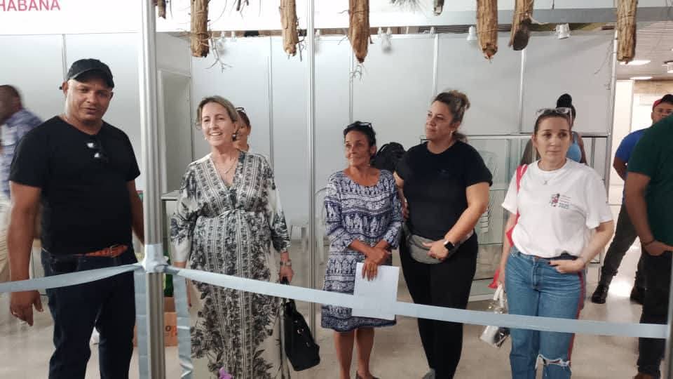 #ArtemisaJuntosSomosMas #CubaMined Lista la delegación de la provincia de #Artemisa para el inicio del evento de los educadores cubanos del 10 al 13 de febrero en el Palacio de las Convenciones " Pedagogía Internacional 2025" <a href="/LenVegaDiaz1/">Líen Vega Diaz</a> <a href="/EduArtemisa/">DPEArtemisa</a> <a href="/yarobyalvarez/">Director Provincial Educación Artemisa</a>