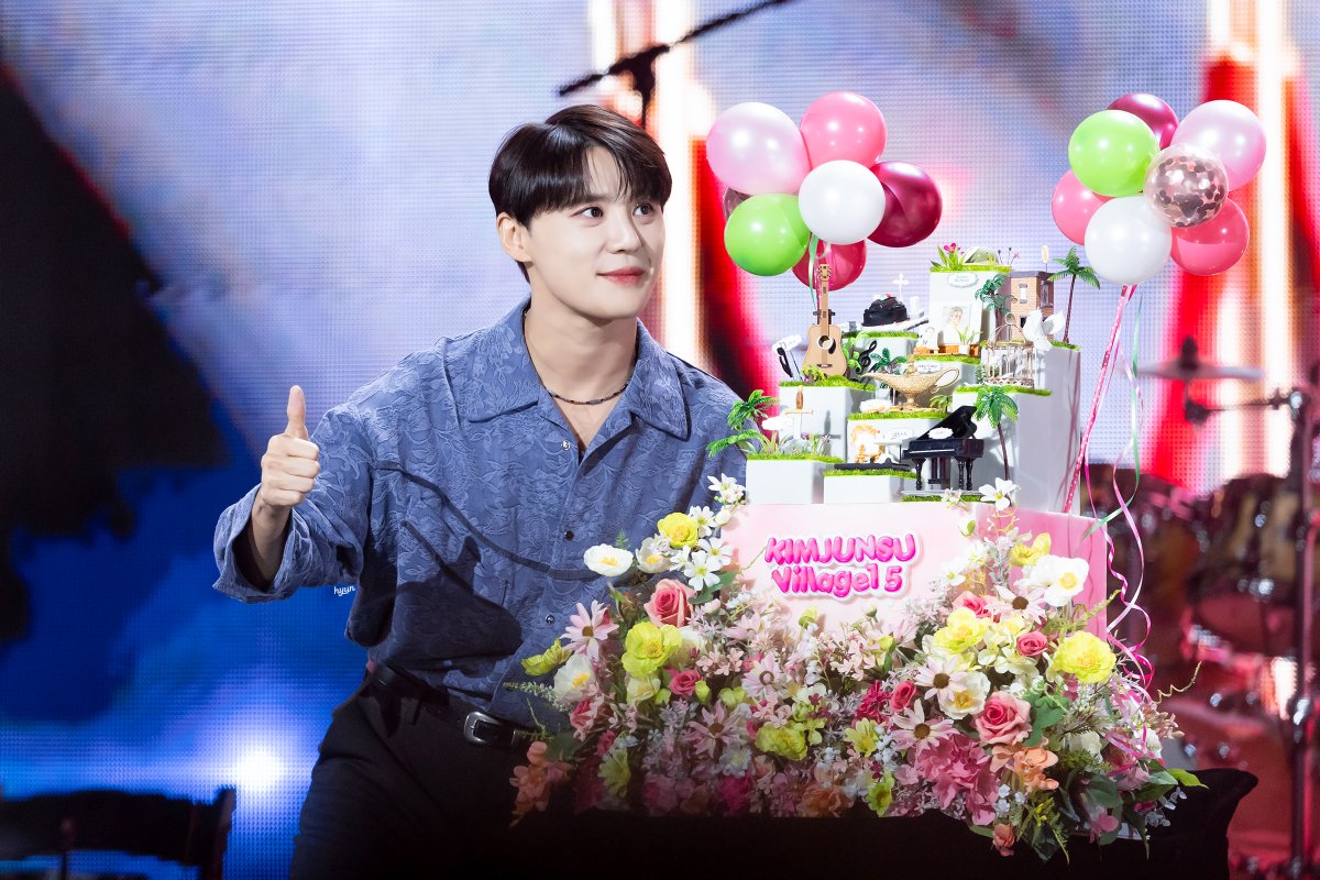1215_hyun's tweet photo. 250209 🎂👍🏻✌️🏻

#김준수 #시아준수 #XIA 

🎉 https://t.co/DQzRhxRQ8m
🎉 https://t.co/oWWgEvtBzT
🎉 https://t.co/UqxvK5pZXF https://t.co/ZOYGlZBJZC