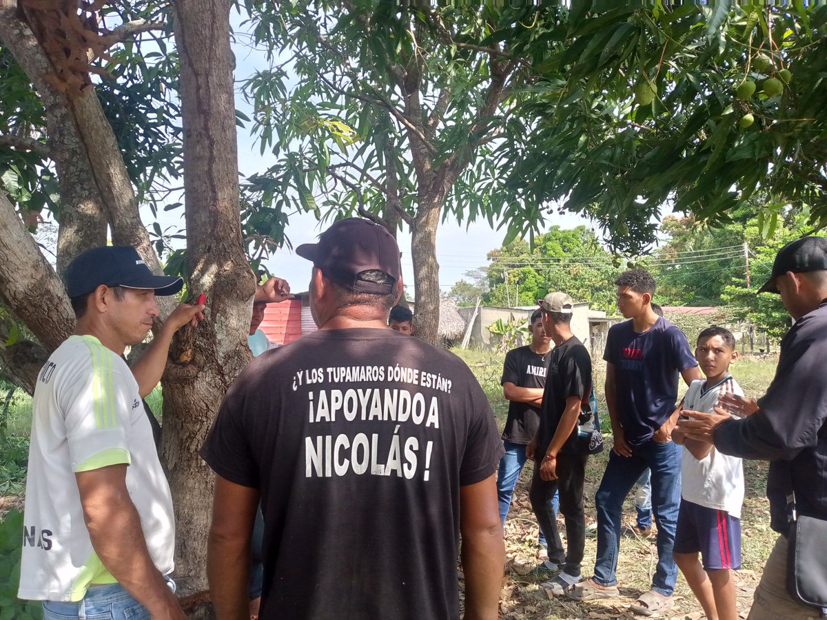 El trabajo voluntario junto a las comunidades nos guiaran a la sociedad nueva. Incentivemos el sentido de pertenencia. La DR, el equipo de Obispo y vecinos realizaron desmalezamiento en cancha la Mathiera La indiferencia es el peso muerto de la Historia. Gramsci 
<a href="/NicolasMaduro/">Nicolás Maduro</a>