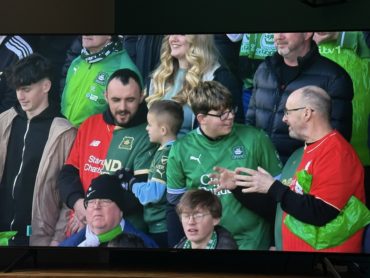 OscarMildWilde's tweet photo. State of these two #plymouth #liverpool #FACup https://t.co/6OJJMFOJ1T