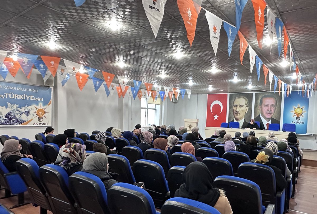 svlaksy72's tweet photo. Kadın kolları haftalık yönetim toplantımızı icra ettik.
Toplantımızın hayırlara vesile olmasını temenni ediyoruz. 
@RTErdogan https://t.co/rpcnYC40lv