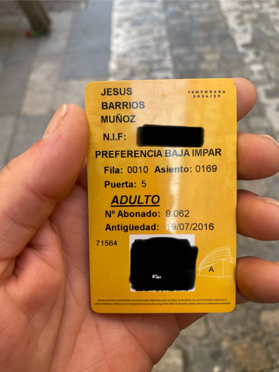 torifurgo's tweet image. Me he encontrado un carne del @Cadiz_CF en la plaza mendizabal. Jesús Barrios Muñoz, escríbeme y te lo doy. Twittee has tú Magia!! @beniarroyo_ @FPCadistas @jcgualtrapa @FondoSurPodcast