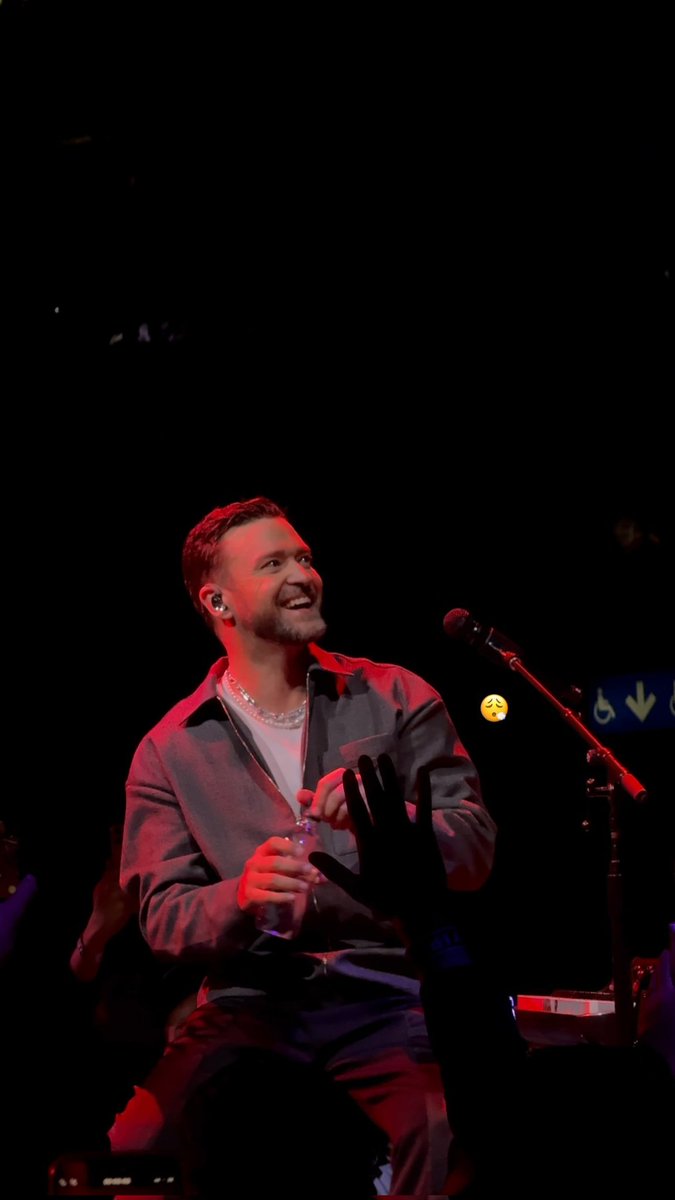 JTargentina's tweet photo. 🌎The Forget Tomorrow World Tour - ETAPA 3🌎
🏟️ Palacio de los Deportes - Mexico City 🇲🇽
Show 88 y 89
🤳
@soyalanduarte
danyperaltavazquez
#justintimberlake #jt #forgettomorrowtour #FTWT https://t.co/htBITpbQTS