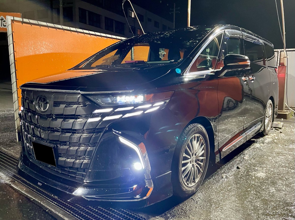 jungwie69's tweet image. アルファード洗車47回目

コイン洗車場にて
高圧→CLASSY（タングステンシャンプーちょい足し）コンタクト→タングステンシャンプー（50倍希釈）噴霧→Fse

妻も引くほど汚れていたので夜洗車！凍った部分をお湯で絞ったMFで溶かしつつFse施工👍完璧には無理でした😇

 #DWC
 #ナノトラクション
 #Fse