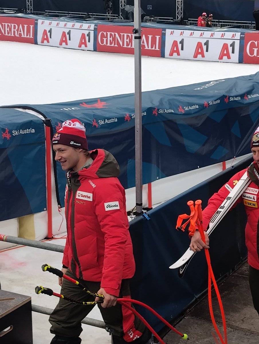 Tosikarpanen's tweet photo. #skiverrückt! Unglaublich
Elian Lehto #alppihiihto #mmkisat sykässä 14. #fearlessfinns
Siinäpä rimaa muille suomalaisille muiden suksilajien ( mm #yhdistetty #mäkihyppy, #ampumahiihto #hiihto ) urheilijoille talven kisoihin.
#SkiWM #saalbach2025 #abfahrt https://t.co/Si0iLglGXq