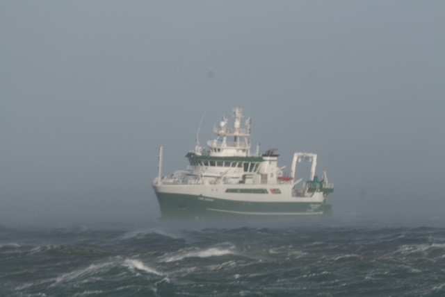 🛥️The RV Tom Crean facing the high winds of #StormÉowyn off Bangor, Northern Ireland.

📸Thanks to Geoffrey Wood for taking these photos, and sharing with the Marine Institute