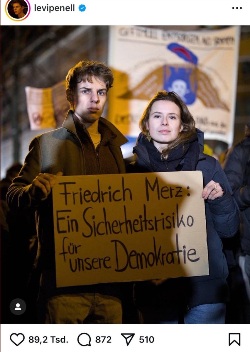 Es reicht mit diesen hohlen &amp; verantwortungslosen Phrasen.
Ein Sicherheitsrisiko für unsere Demokratie ist z.B. eine Politik, die es kraftlos zulässt, dass der islamistische Terror unser Leben und damit unsere Freiheit beeinflusst. Eine Politik die unsere soziale Infrastruktur