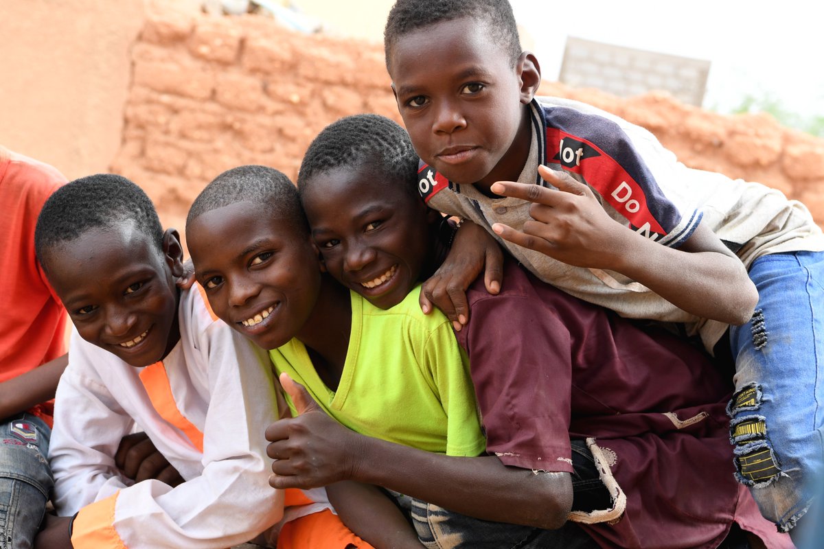 Bon dimanche à tous ! 

Comment s'est passé votre week-end ? Décrivez-le en deux emojis dans les commentaires !