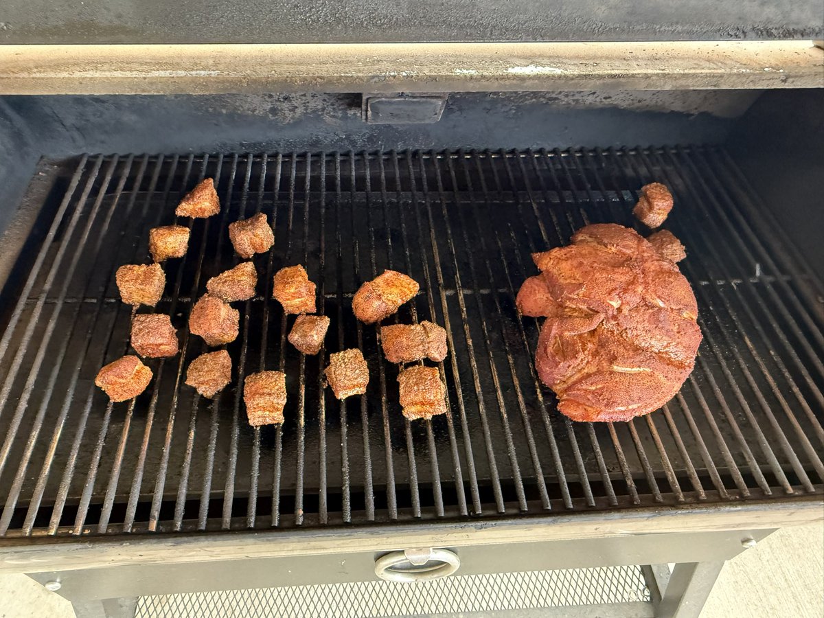 sihog's tweet photo. SUPER BOWL SUNDAY FUNDAY. pork belly burnt ends with a pork shoulder
#ChiefsKingdom #SuperBowlLIX 
#3Peat 
#HowBoutThoseChiefs! https://t.co/19VdrpodQb