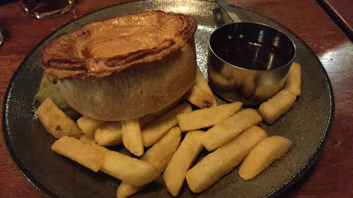 Sometimes Spain just doesn't cut the mustard!

#pub, #pint, proper #pie and #rugby on the TV whilst it's raining outside!!