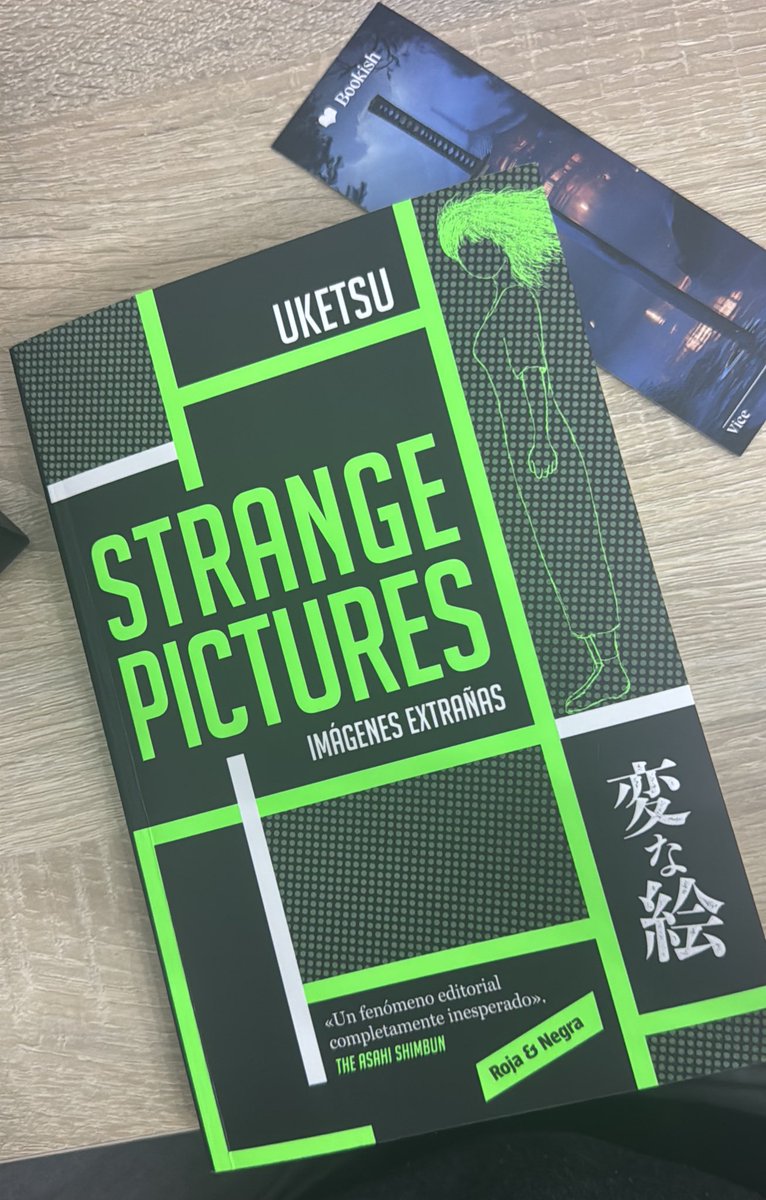 “Stranger Pictures” Uketsu

Me ha durado 3 días, sacad vuestras propias conclusiones. 
Me llegó gracias a <a href="/Bookish_es/">Bookish.es</a> y contentísima porque no creo que hubiera descubierto que esta joya de otra forma.