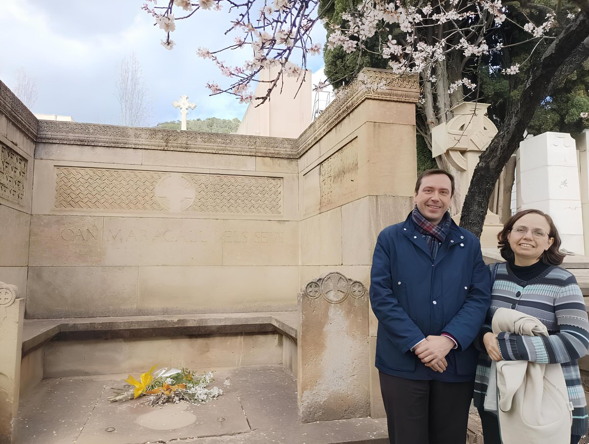 Pere Ignasi Poy 🇪🇺 (@pereignasipoy) on Twitter photo 🌳Participant en la Festa de l'Ametller Florit, en què es ret homenatge a l'escriptor Joan Maragall.
🙂«Estima el teu ofici, la teva vocació, la teva estrella, allò per a què serveixes, allò que et fa sentir realment únic entre els homes.»
📌<a href="/BiblioCatalunya/">Biblioteca de Catalunya</a> <a href="/CementirisBCN/">Cementiris de Barcelona</a> 🌳Participant en la Festa de l'Ametller Florit, en què es ret homenatge a l'escriptor Joan Maragall.
🙂«Estima el teu ofici, la teva vocació, la teva estrella, allò per a què serveixes, allò que et fa sentir realment únic entre els homes.»
📌<a href="/BiblioCatalunya/">Biblioteca de Catalunya</a> <a href="/CementirisBCN/">Cementiris de Barcelona</a>