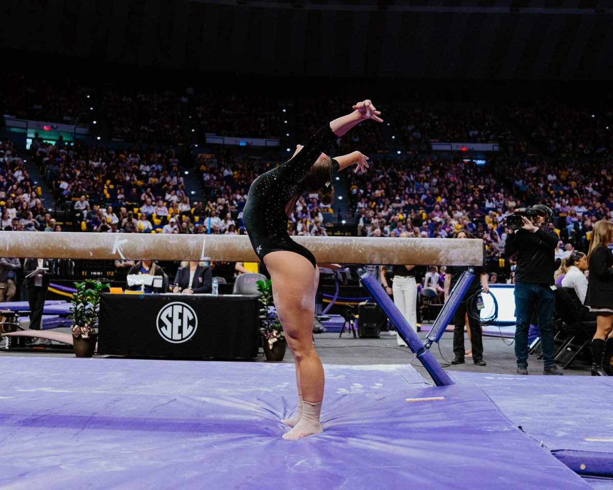 Amy Wier leads off the Tigers with a career best on beam - the redshirt junior earns a 9.900 ‼️
 
📊: mutigers.com/gymillstats
📺: mutigers.com/gymillwatch (<a href="/BigTenNetwork/">Big Ten Network</a>+)

#MIZ 🐯
