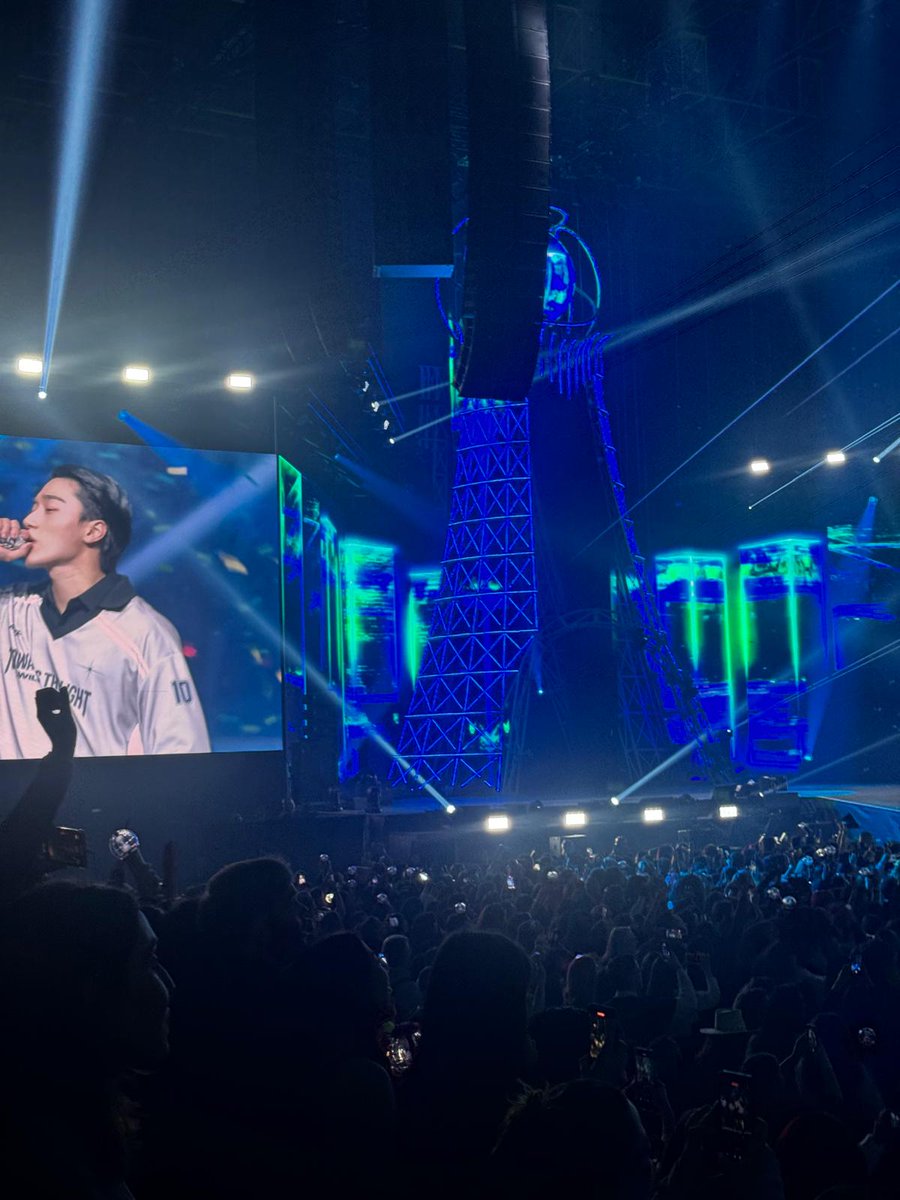 caarol_0203's tweet photo. 07/02/2025 - golden hour ✨️🖤

Forever you're my heart, forever you are my star ✨️🏴‍☠️🖤

#ATEEZinBarcelona #TowardsTheLightinBarcelona https://t.co/YzWyf9ZG9J