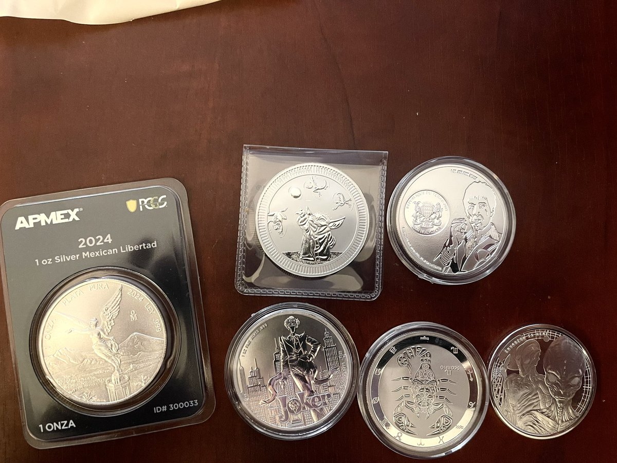 tonym7879's tweet image. Ok #silverstackers if you had to choose which one do you prefer constitutional #Silver or bullion ?
