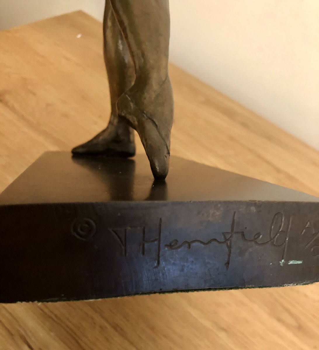 BiBi4031's tweet photo. @philipmould I have what I believe is a Tom Merryfield sculpture let to me by  my Mum
💔 https://t.co/nrg4FYKtlk