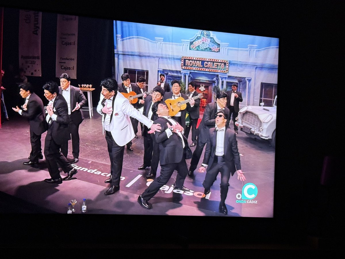 Olé olé. Sí que da gloria verlos. Bienvenidos de nuevo. <a href="/CHIRIGOTAYUYU/">LA CHIRIGOTA DEL YUYU</a> <a href="/yuyudecai/">José Guerrero Yuyu</a>. Tremendo pase. Grandes