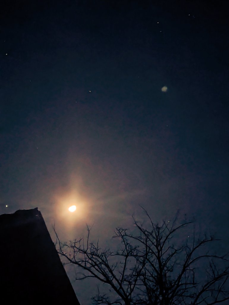 crosshairs111's tweet photo. The #moon ๐ watches silently from the velvet night #sky ๐โจ
#LunarGaze #NightWhisper #CelestialGlow #SEVENTEEN
#NaturePhotography
#nightsky #NatureBeauty #starrysky #photography https://t.co/gqTghZnF3T