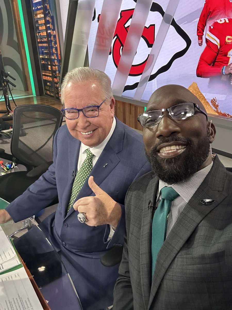 Ike58Reese's tweet image. 👀 We READY!! @NBCSPhilly #FlyEaglesFly #SBLIX #PreGameShow 😎🔥🔥🔥