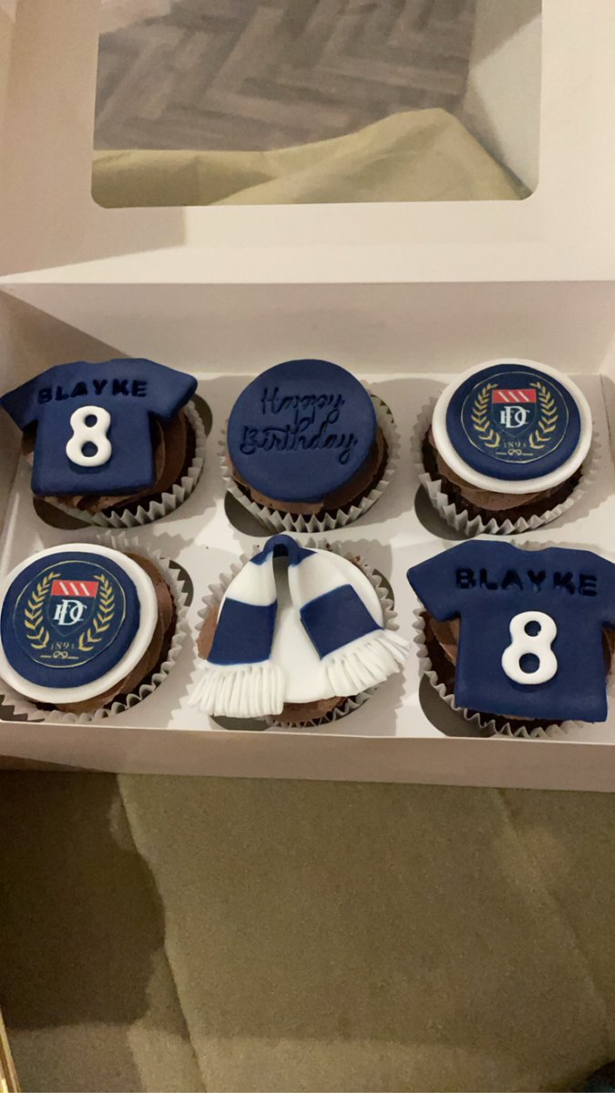 ShelStewar87's tweet image. all set for this little dundee mad dames 8️⃣th birthday tomorrow ⚽️🫶🏼💙🧁

#MoSylla #Dundeefc 8️⃣💙