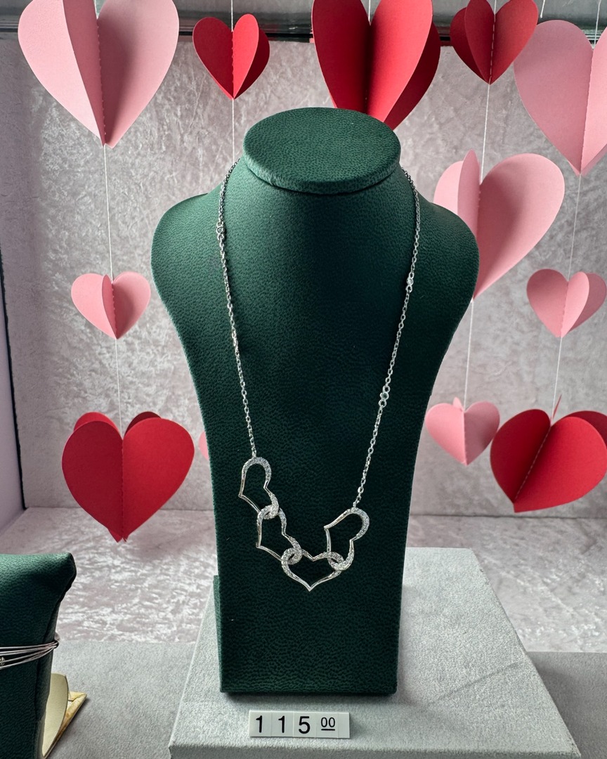 💖 Say “I Love You” with the Perfect Gift 💖

This Sterling Silver Entwined Multi Heart Necklace is the ultimate symbol of love. 

Shop online now:
heyor.ca/agn4ca

📍 58 Street Lane, Leeds, LS8 2DQ
📞 0113 268 5066
💻 sharejewellers.com