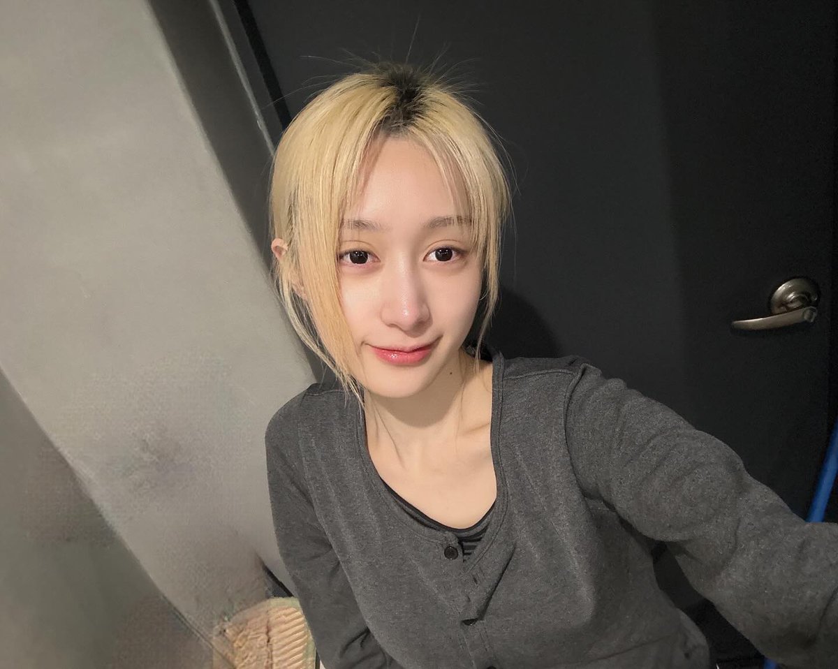 LOVEONE_chaei's tweet photo. [250209]on ig (@/__chehyn.__) (1/2)
 
#LOVE_ONE #러브원 #채이 #CHAEI https://t.co/xwUWxlKQyE