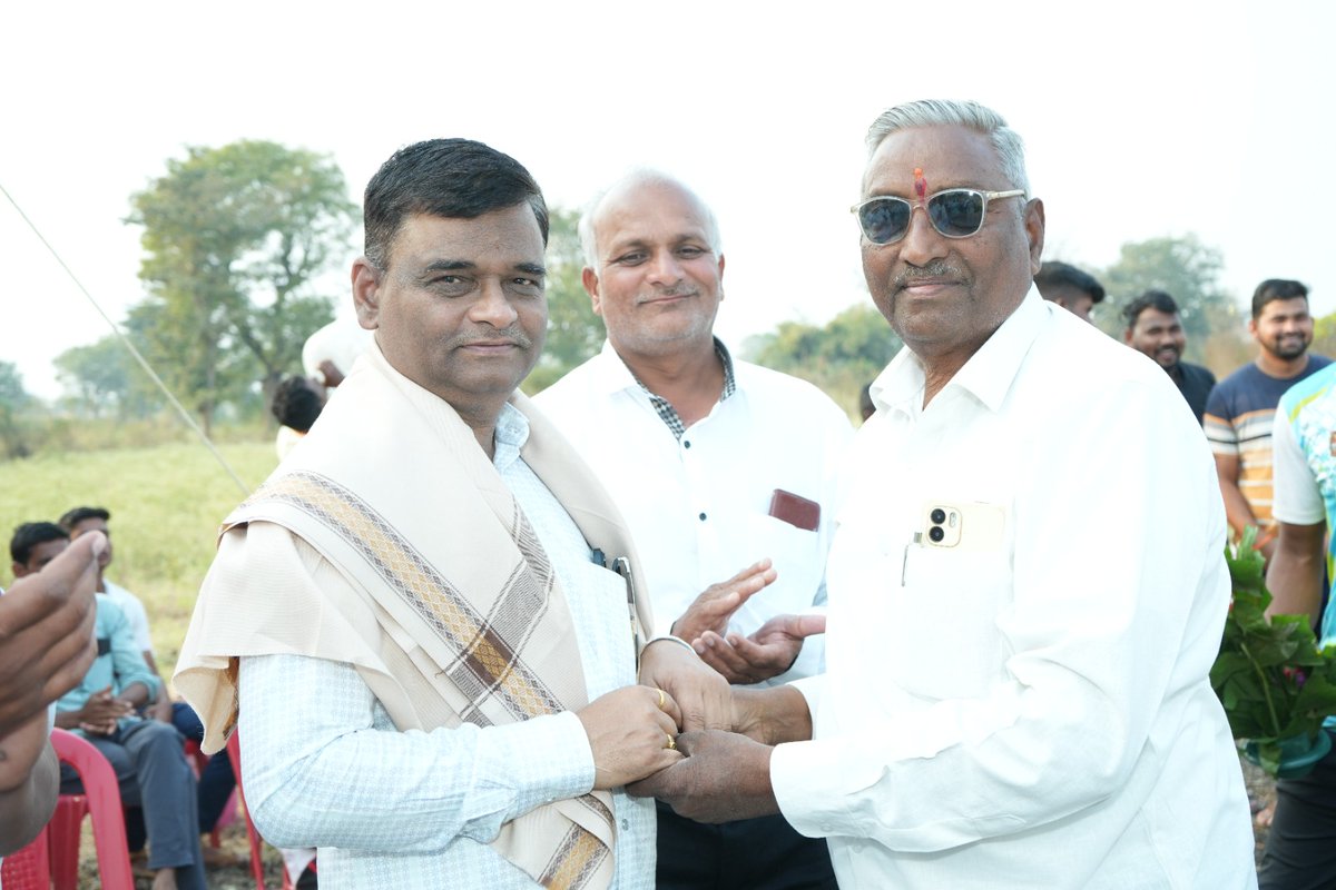 drsawale9's tweet photo. ता.मोताळा को-हाळा (बा) येथे क्रिकेट सामन्याचा बक्षीस वितरण समारंभ उत्साहात संपन्न..!
यावेळी विजयी झालेल्या #धडाकेबाज संघाच्या सर्व खेडाडुंचे अभिनंदन करून शुभेच्छा दिल्या..!
#kpl3 #korhalabajar https://t.co/59fPX33MZR