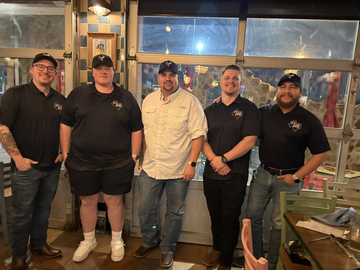 TexasTorHunter's tweet photo. Texas Tornado iHunters or pre season dinner! @Fox4Weather @CBSNews @DIRTY_KUMARSS @TheWXStore @weatherchannel 

Getting ready for the season to start and help warn the public of severe weather!! https://t.co/e6Fc8QXsDv