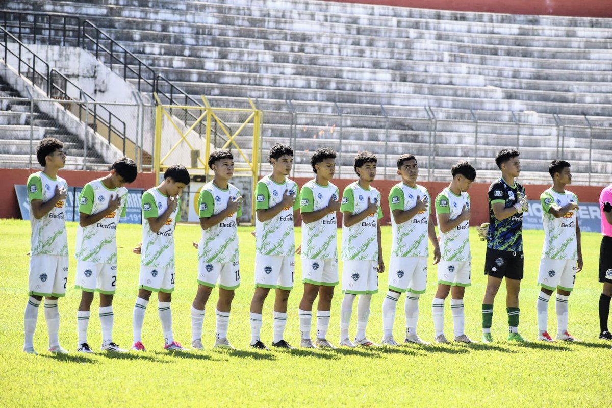 CDUsulutan's tweet photo. ⚽️💥Nuestro Xl inicial💥⚽️ 

Arrancan los actos protocolarios en el partido contra San Miguel F.C. En el Estadio Juan Francisco Barraza.

 #SomosCDUsulután🐾 https://t.co/C0FFPKuLEo