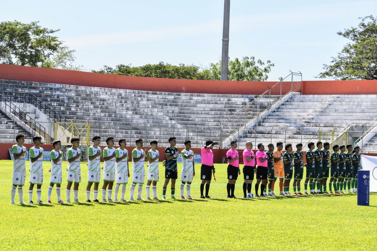 CDUsulutan's tweet photo. ⚽️💥Nuestro Xl inicial💥⚽️ 

Arrancan los actos protocolarios en el partido contra San Miguel F.C. En el Estadio Juan Francisco Barraza.

 #SomosCDUsulután🐾 https://t.co/C0FFPKuLEo