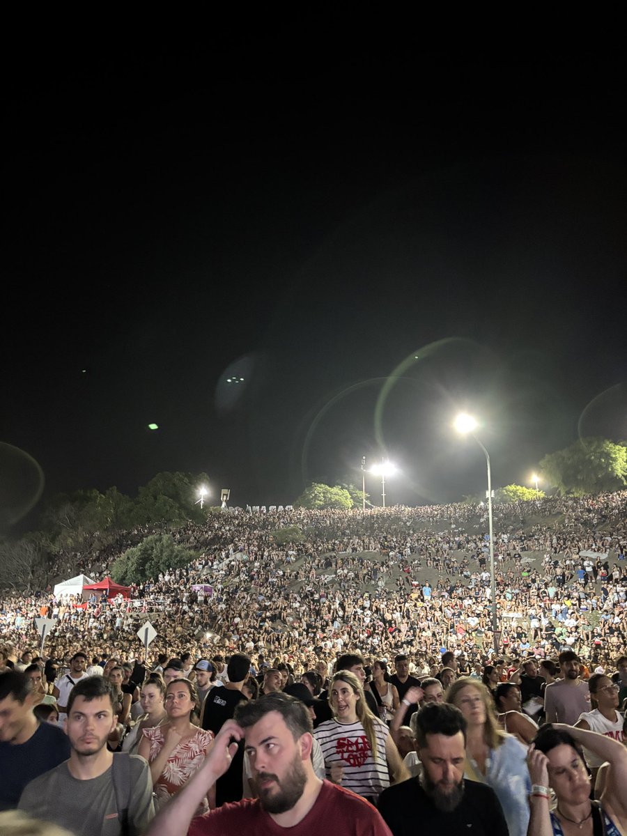 HumorParanaense's tweet photo. 100mil paranaenses metió la fiesta del mate, nunca antes visto. Que locura todo https://t.co/QWsB4Ccm4D