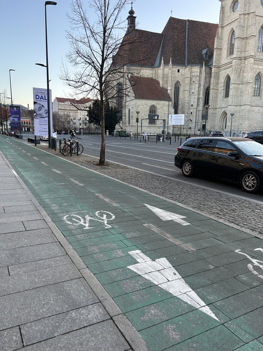 Tyhle progresivistický výmysly ze západu maj už i v Kluži, druhém největším městě Rumuska, evidentně to jde, když se chce 🤫