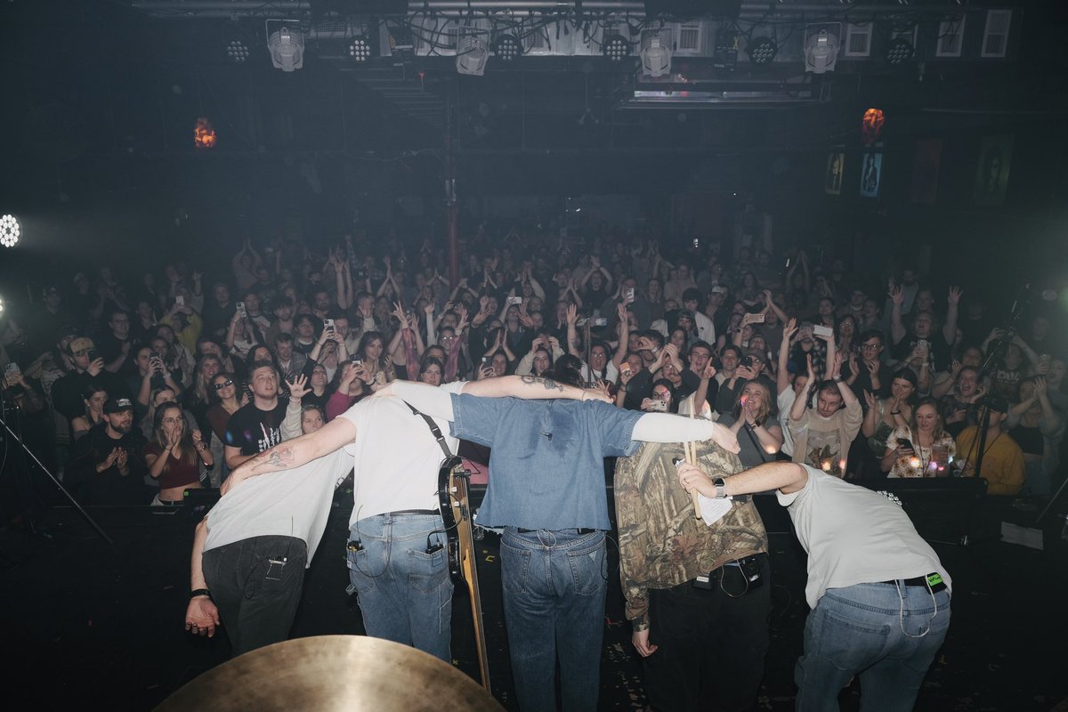 the_wldlfe's tweet photo. Carrboro, NC  |  “A Place Where You Are” Tour

thank you for finishing the week strong, carrboro. love you a lot💙 https://t.co/7UzN5Y5Zw7