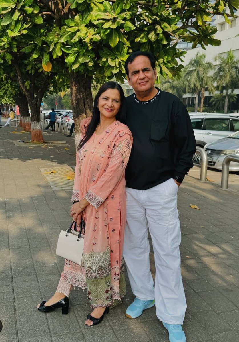 NidhiNFab's tweet photo. Wishing you happy happy anniversary Vinay uncle & dimple Aunty 🫶🏻
#Vimple wishing them happy & healthy days always 😍
#AbhishekMalhan
@AbhishekMalhan4 https://t.co/VUkhiFfuse