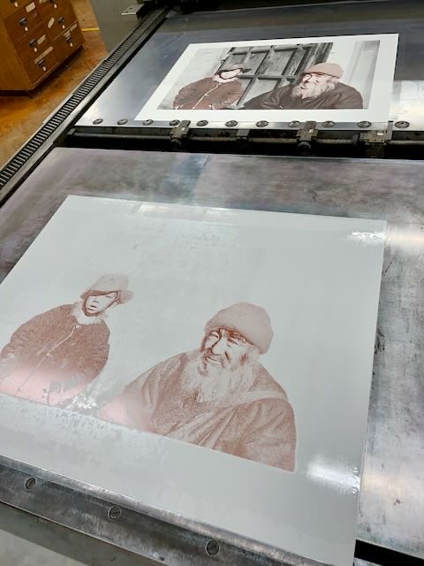 LeeFulmerPhoto's tweet photo. Spent the last week in the studio working on this year’s print for the @royalacademy’s Summer Exhibition: a limited edition three colour lithograph of my award winning photo Generations. Nearly done…
#art #litho #RA #printmaking https://t.co/W5txCpbHF5