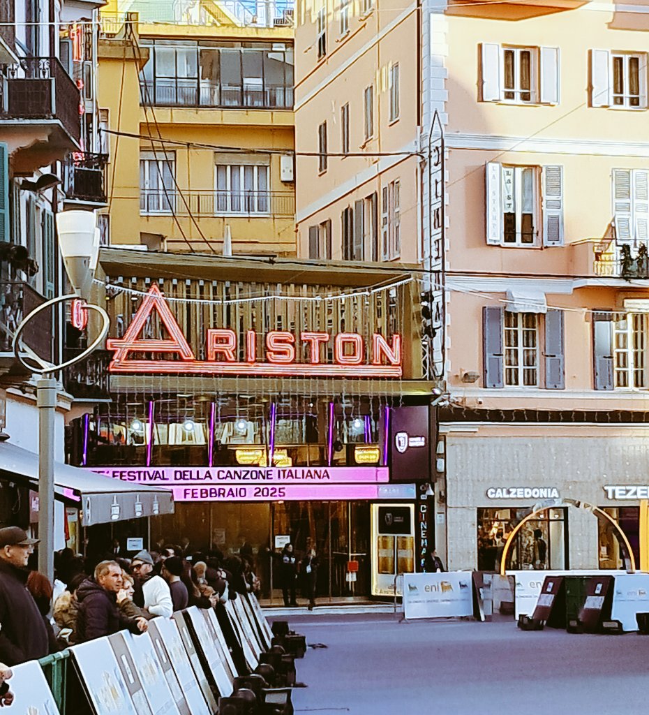Ci risiamo.
#Sanremo2025