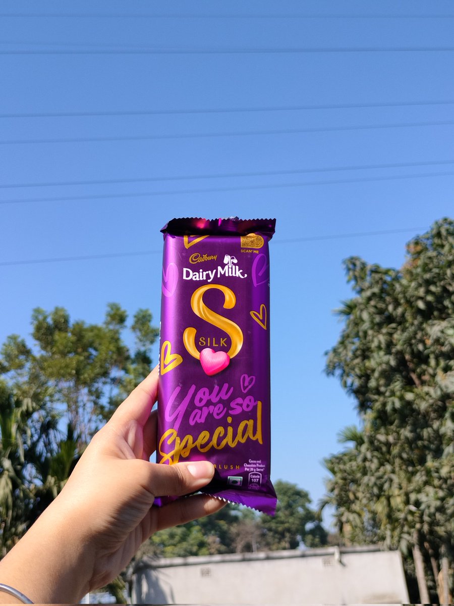 RimaChatterje's tweet photo. Today is chocolate day 🍫 because life is sweeter that way>> ✨💖🥰 
.
.
.
#ChocolateDay #chocolatelover #chocolate #chocolateaddict #sunday #dairymilk #chocolateday2025 #dairymilkchocolate #dairymilksilk #dairymilklover #foodie #moodie #selfiesunday #sundaymood https://t.co/jtzT5b4Kid