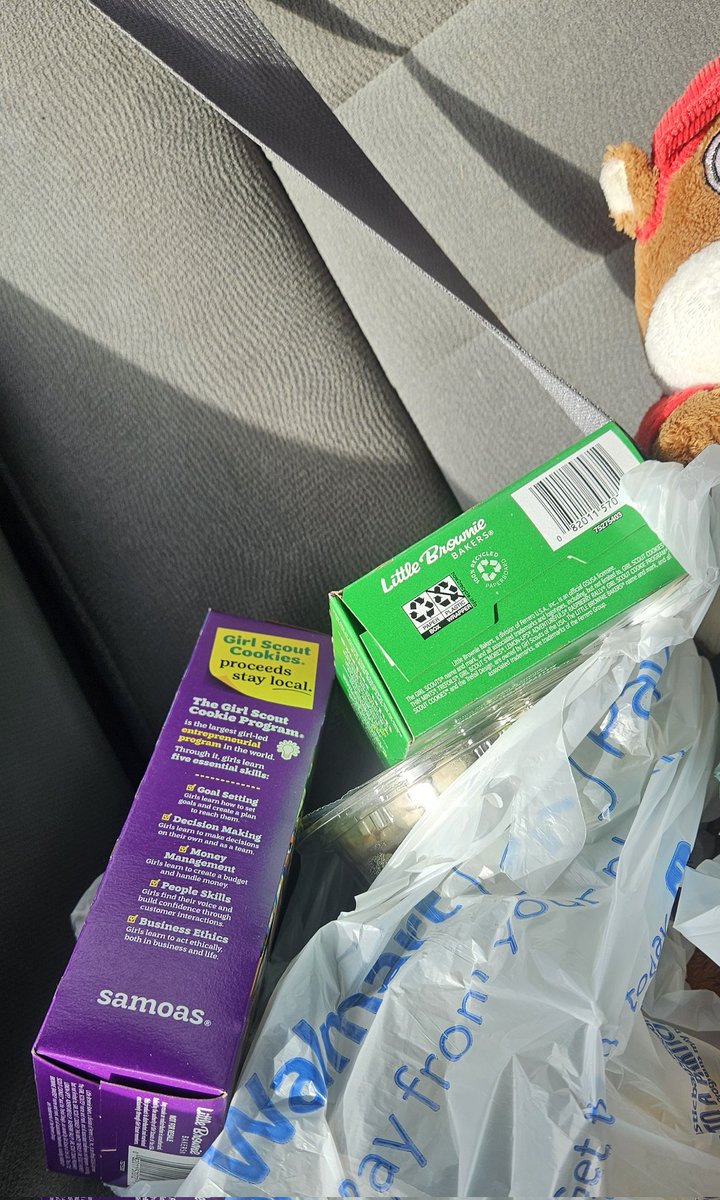 TheWuWu's tweet image. Am I a sucker for @girlscouts cookies??? Yes. YES I AM! But $6 per box??? 💀 #ThinMints #Samoas The girl did give me a free sample of the S'mores cookie. Supposedly, the last year they will offer it... eh it was okay. Down $12 though.