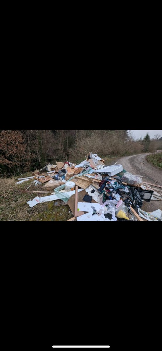 matrowlands's tweet photo. Just come across this some scumbag has deposited, what3words location 
///pinches.mallets.rice
Number of photos. @CaerphillyCBC https://t.co/hJXku8Yc5g
