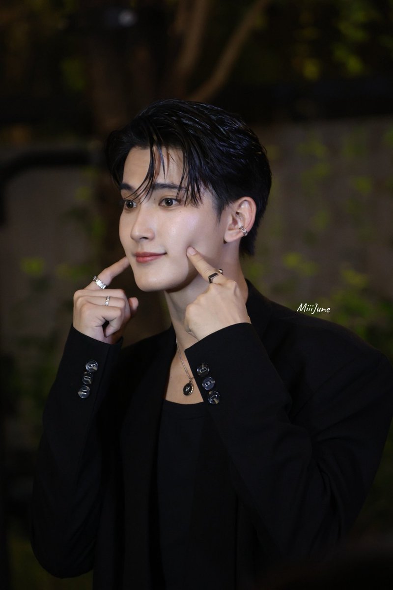 MiiiJune1st's tweet photo. แค่นี้คนเป็นแม่ก็ชื้นใจ คืนนี้หลับฝันดีแล้ว
🧡@firstfh5
#MotoGPLaunch #MotoGPxFirst
#First_Chalonrat #รักแรกของเฟริสท์ https://t.co/2IcTyeNH0t