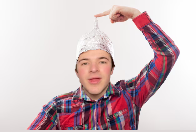 Johnny535204718's tweet image. If you stopped letting your #MediaMasters brainwash you with their lies, that chaos will cease to exist.
If little Harry only had a brain...