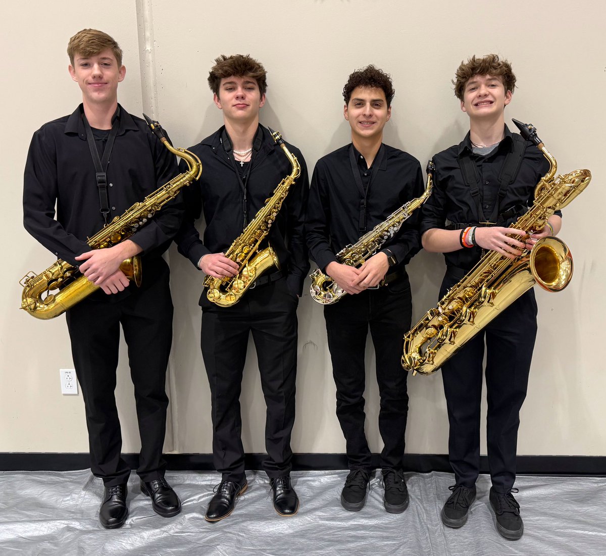 HHS Saxophone Quartet

Preston Taylor
Ashton Bishop
Ty Solis
Connor Rasmussen

STATE QUALIFIERS

HERO