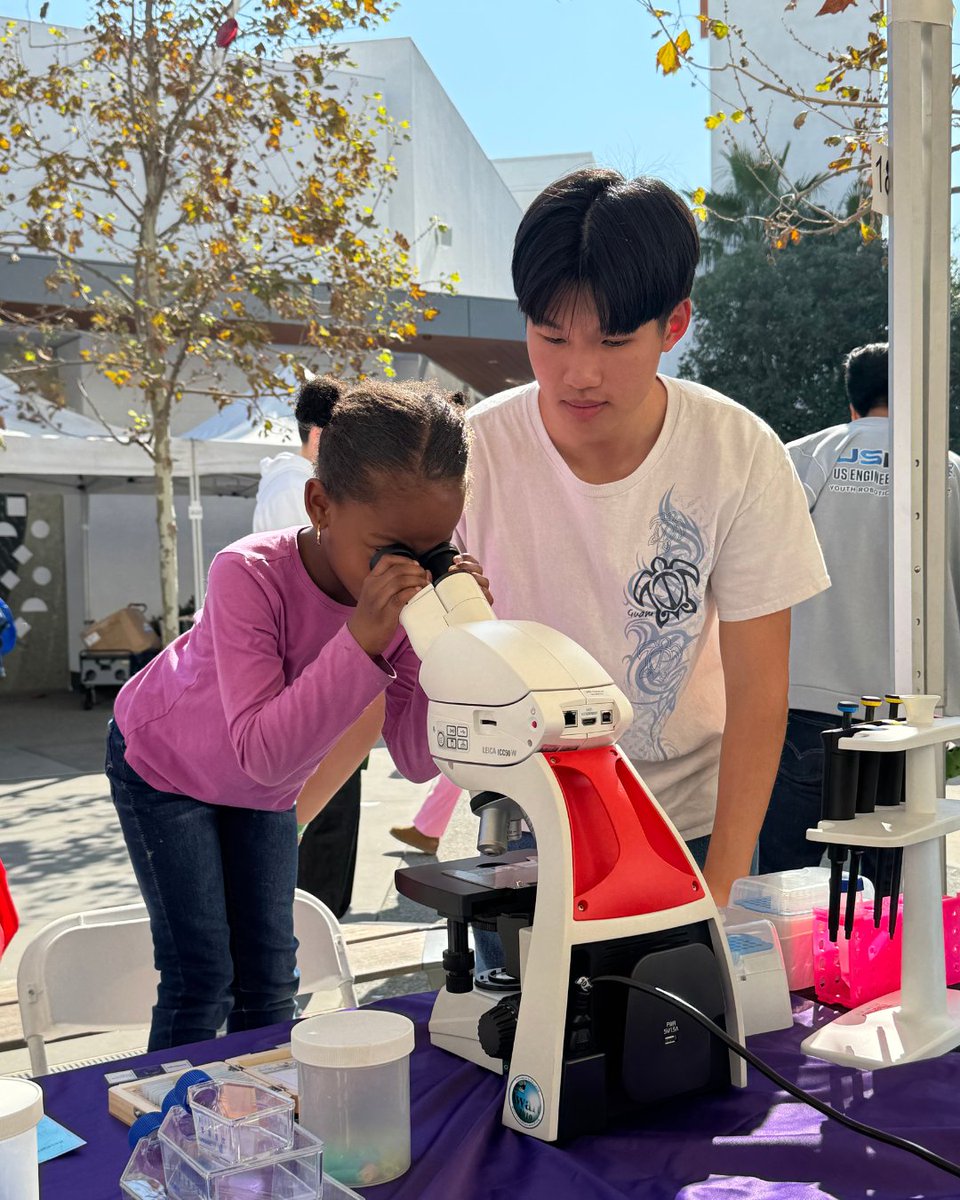 csulb_rds's tweet photo. We had the privilege of tabling at the 26th Annual Los Angeles Black College Expo! Daniel, Sarah, and Wyatt provided activities for the attendees with lab instruments and sought to answer any questions about science  We were overjoyed to see so many aspiring scientists! https://t.co/NZelk0rads