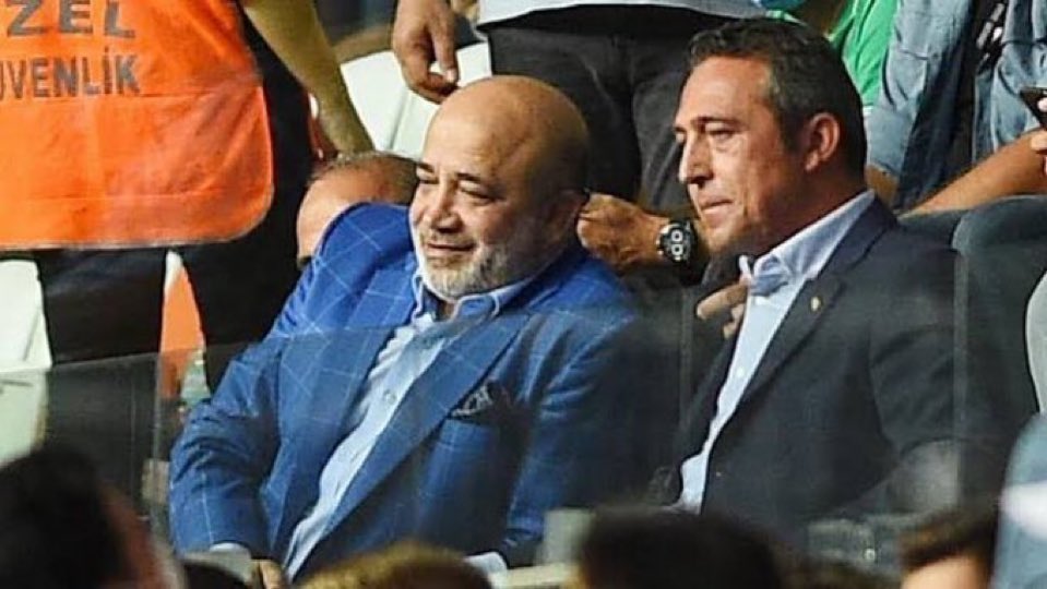 Feke183's tweet photo. #GSvADS bir adana Demirsporlu olarak penaltıyı ve hakemi protesto edeceksen penaltı atılmadan çekil alnından öperim niye 34 dakikaya kadar bekledin o kadar bilet alıp maça gelen taraftarın hakkını nasıl ödeyeceksiniz https://t.co/hFBQvQe7oq