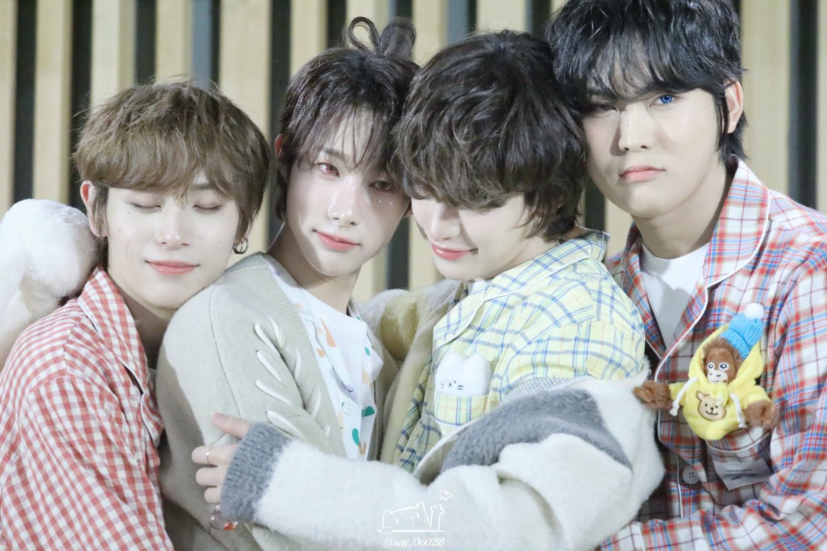 say_060218's tweet photo. 250209 퍼스트뮤직 팬싸
#XLOV #엑스러브
#Imma_Be #XLOV_Imma_Be
#ImmaB
#WUMUTI #RUI #HYUN
#HARU #우무티 #루이 #현 #하루 https://t.co/3o73KIHY2J